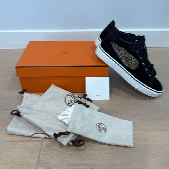HERMÈS Black Velvet Sneakers w/ Wings 38.5 excellent condition, 
Worn 2x - Picture 3 of 10